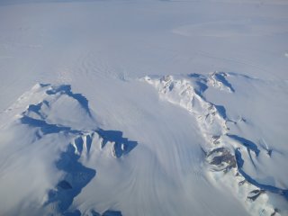 Антарктический ледяной щит становится тяжелее