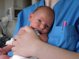 Российские ученые нашли способ определять патологию недоношенных младенцев по моче