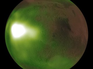 Аппарат НАСА «Мейвен» наблюдает пульсирующее ночное небо на Марсе