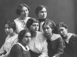 Новая выставка Дарвиновского музея «Женитесь на курсистках»: история первого ВУЗа для женщин в России