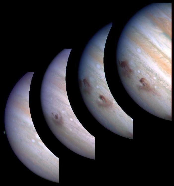 След взрыва (темное пятно слева вверху), вызванного падением на Юпитер фрагмента кометы