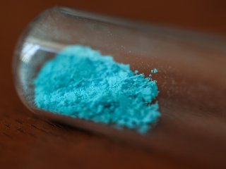 Синтезированный учеными СПбГУ аналог минерала мулуит © СПбГУ