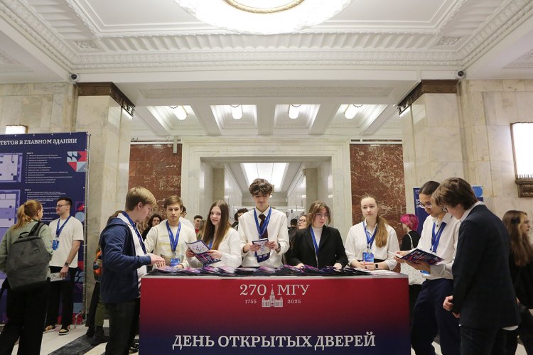 Выставка факультетов на дне открытых дверей в МГУ