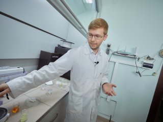 ИИ в химии, новые материалы и «переключаемые» молекулы. Студенческий тур в ИОНХ РАН. Фото: Елена Либрик / «Научная Россия»