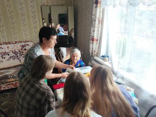 С. Тека, общение с информантами. Автор фото: Светлана Волошина