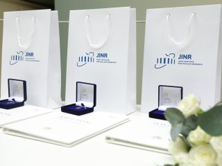 Лауреатов премии OGANESSON–2025 наградили в зале Микеланджело Пушкинского музея. Фото: Николай Малахин / Научная Россия