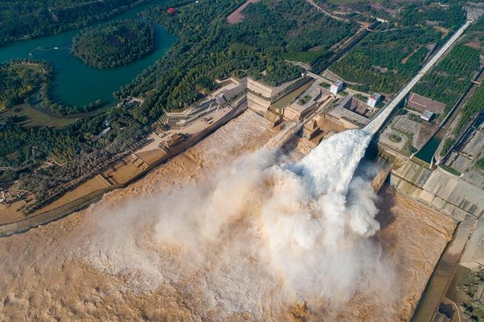 Регулярная промывка отложений в водохранилище Сяоланди помогает поддерживать его вместимость. Фото: DONG Baohua / Chinese Academy of Sciences