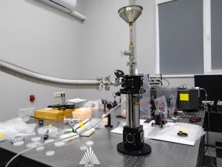 Ученые впервые вырастили тройные комплексы квантовых точек с заданной геометрией. Фото: Никита Севастьянов / Центр общественных коммуникаций ЮФУ 