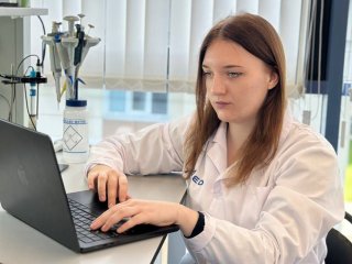 Основной автор работы, инженер лаборатории экспериментальной и клеточной медицины МФТИ Екатерина Михайловна Костина. Фото предоставлено пресс-службой МФТИ
