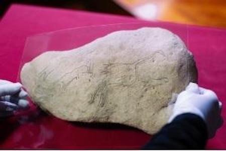 В Испании найдены рисунки времен палеолита с изображением птиц и людей
