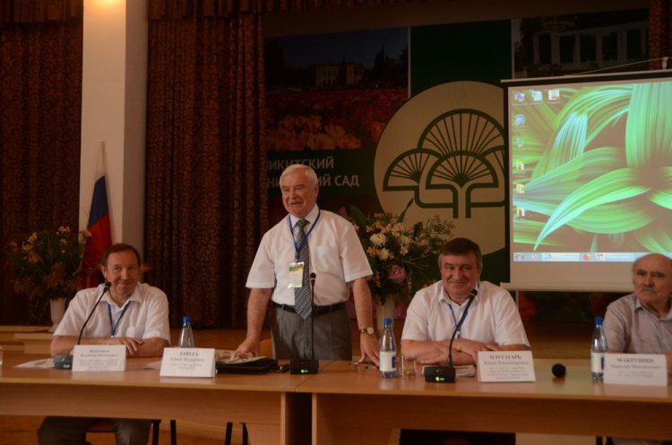 Лучшие учёные страны обсудили концепции стратегического развития семеноводства и размножения растений в РФ на конференции в Никитском ботаническом саду