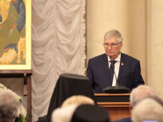 В РАН проходит церемония вручения Макариевских премий…
