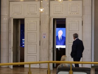 Во время Общего собрания академики слушали обращение В.Путина…