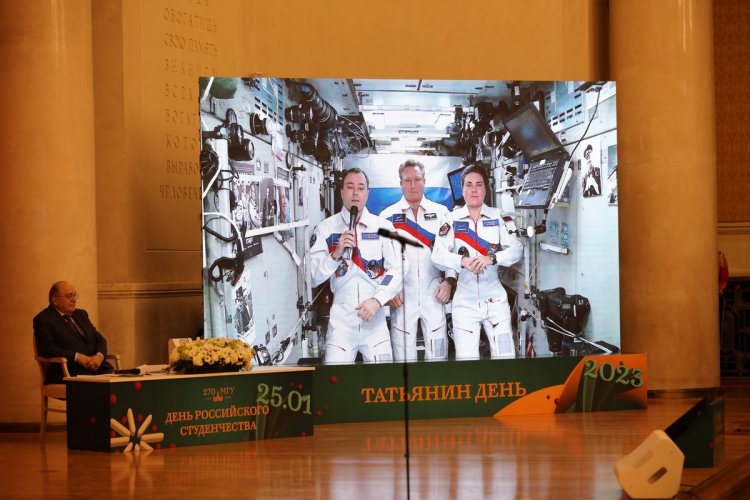 Экипаж МКС поздравляет Московский университет с днем рождения, а всех студентов с Днем российского студенчества