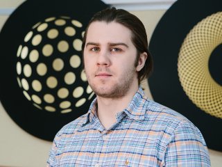 Аспирант лаборатории нейрофизиологии и нейрокомпьютерных интерфейсов биологического факультета МГУ Андрей Алексеевич Мирошников. Фото: Ольга Мерзлякова / «Научная Россия»