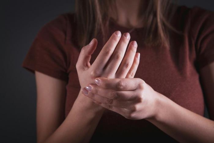 Исследователи выяснили, как стресс запускает обострение артрита. Фото: Rheumatoid Arthritis in Young Adults: Rising in India by hina.antardhwani from Openverse | https://openverse.org/image/6315a819-4d81-4865-b299-aa2a7c873737?q=rheumatoid+arthritis&p=24
