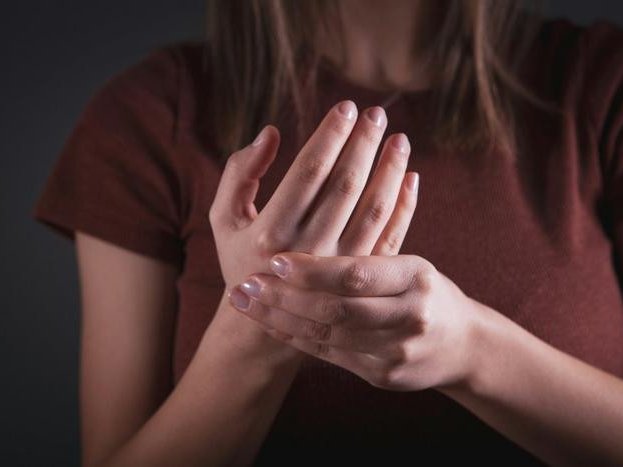 Исследователи выяснили, как стресс запускает обострение артрита. Фото: Rheumatoid Arthritis in Young Adults: Rising in India by hina.antardhwani from Openverse | https://openverse.org/image/6315a819-4d81-4865-b299-aa2a7c873737?q=rheumatoid+arthritis&p=24