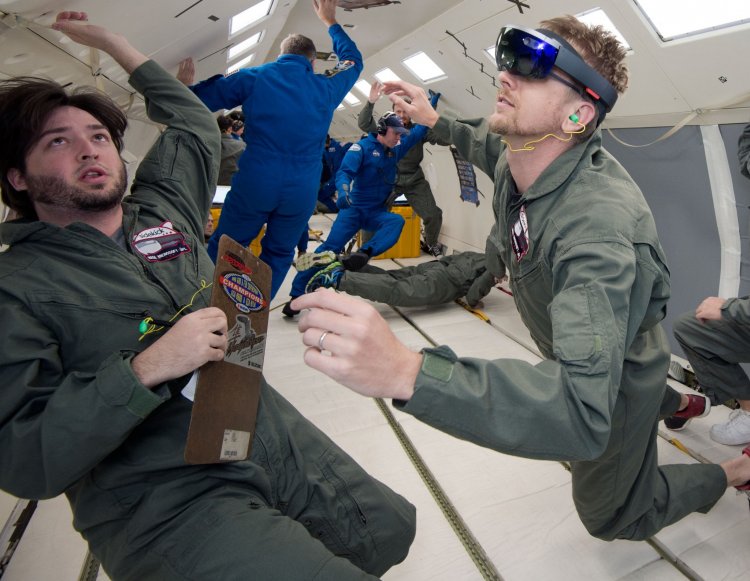 Космонавтов на МКС обучат очки виртуальной реальности