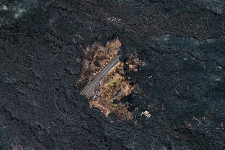 Лава вулкана Килауэа на Гавайских островах «пощадила» небольшой участок земли
