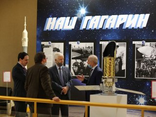 Дмитрий Рогозин посетил выставку космических экспонатов в РАН…