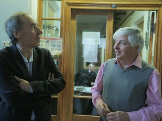 Ученые Института физических проблем им. П.Л. Капицы РАН В.В. Дмитриев и А.М. Трояновский. Фото: Иван Бадиков / «Научная Россия»