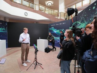 Доцент кафедры квантовой электроники физического факультета МГУ Евгений Ширшин. Фото: Ольга Мерзлякова / «Научная Россия»