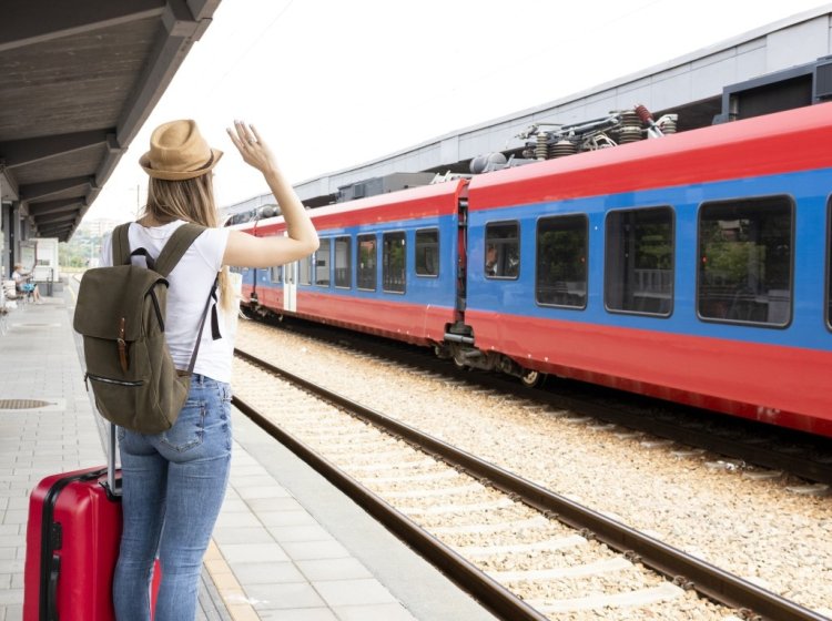 Поезд. Фото: freepik / фотобанк Freepik