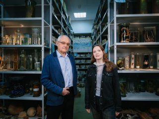 Биоокеанолог Андрей Гебрук и корреспондент «Научной России» Янина Хужина. Фото: Ольга Мерзлякова / «Научная Россия»