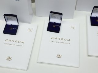 Лауреатов премии OGANESSON–2025 наградили в зале Микеланджело Пушкинского музея. Фото: Николай Малахин / Научная Россия