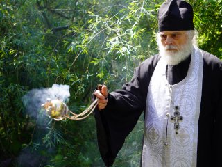 Сотрудники МГУ вернули на историческое место надгробный памятник выдающемуся библиографу. Фото: Никита Ланской / Научная Россия