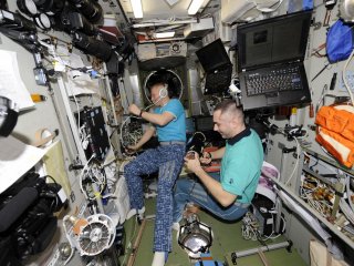 Российский и американский космонавты проведут год на МКС
