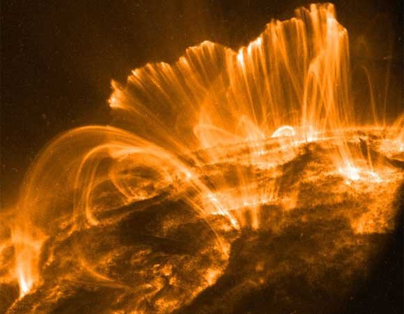 Модель космической погоды показывает магнитное поле солнечных бурь