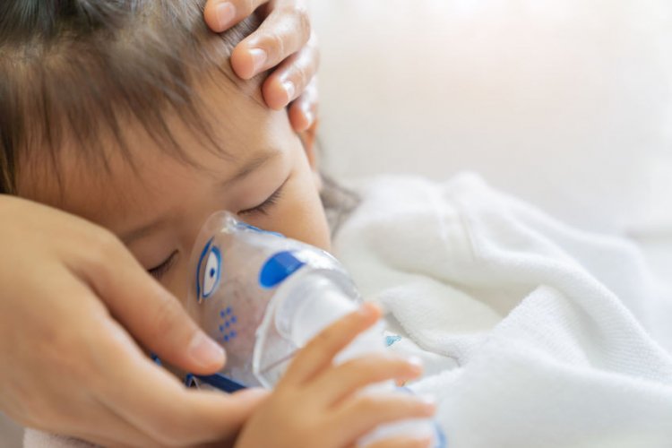 Курение отцов может вызывать астму у детей