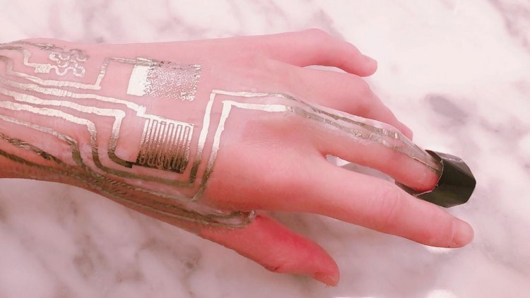 Китайские ученые напечатали электронные сенсоры прямо на коже человека
