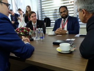 Встреча лидеров международных молодежных организаций с президентом РАН…