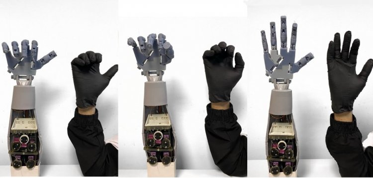 Роботизированная рука и "умная" перчатка