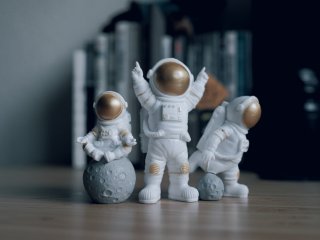 Космонавты. Источник: Ju Guan on Unsplash