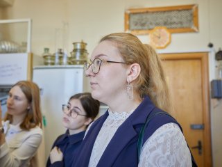 ИИ в химии, новые материалы и «переключаемые» молекулы. Студенческий тур в ИОНХ РАН. Фото: Елена Либрик / «Научная Россия»