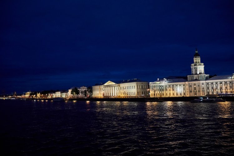 Здания Санкт-Петербургского отделения РАН и КунсткамерыФото: Елена Либрик / Научная Россия