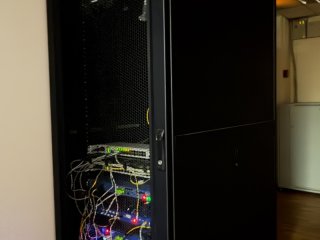 Часть системы Межуниверситетской квантовой сети (МУКС). Фото: Елена Либрик / «Научная Россия»