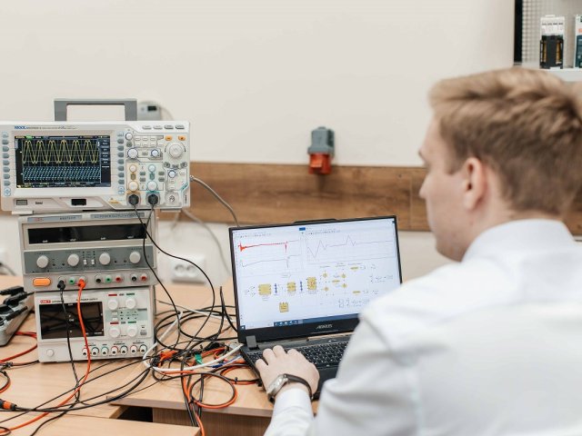 В лаборатории ИШЭ ТПУ. Источник пресс-служба ТПУ