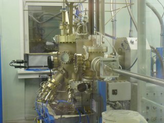 Установка молекулярно-лучевой эпитаксии. Фото предоставлено Владимиром Зиновьевым