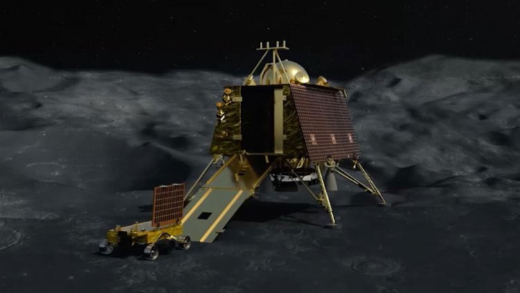 Индия потеряла связь со своим первым лунным кораблем незадолго до приземления