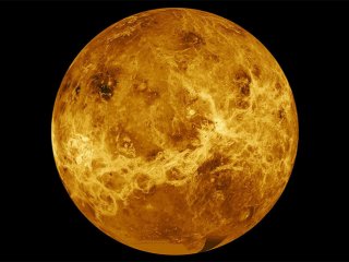 В отличие от Земли, газы в атмосфере Венеры неравномерно перемешаны