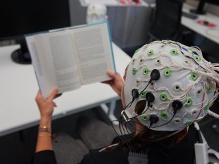 Стимуляция мозга помогает людям с дислексией