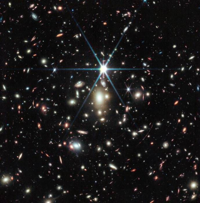 «Уэбб» получил новое изображение самой далекой из когда-либо обнаруженных звезд