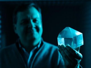Питер Векилов и профессор химической и биомолекулярной инженерии Фрэнк Уорли из Хьюстонского университета выяснили, что объединение молекул в кристаллы происходит в два этапа, разделенных промежуточным состоянием