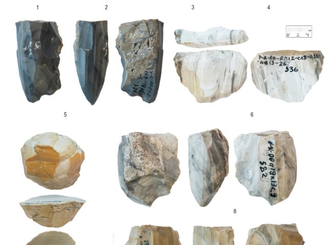 Каменные артефакты, обнаруженные в мезолитическом горизонте стоянки Усть-Хайта. Оригиналы фото предоставлены НИЦ «Байкальский Регион». Источник - Александр Уланов