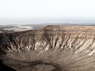 Кратер. Фото: wirestock / фотобанк Freepik (представлено в иллюстративных целях)