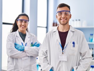 Молодые ученые. Фото: krakenimages.com / фотобанк Freepik